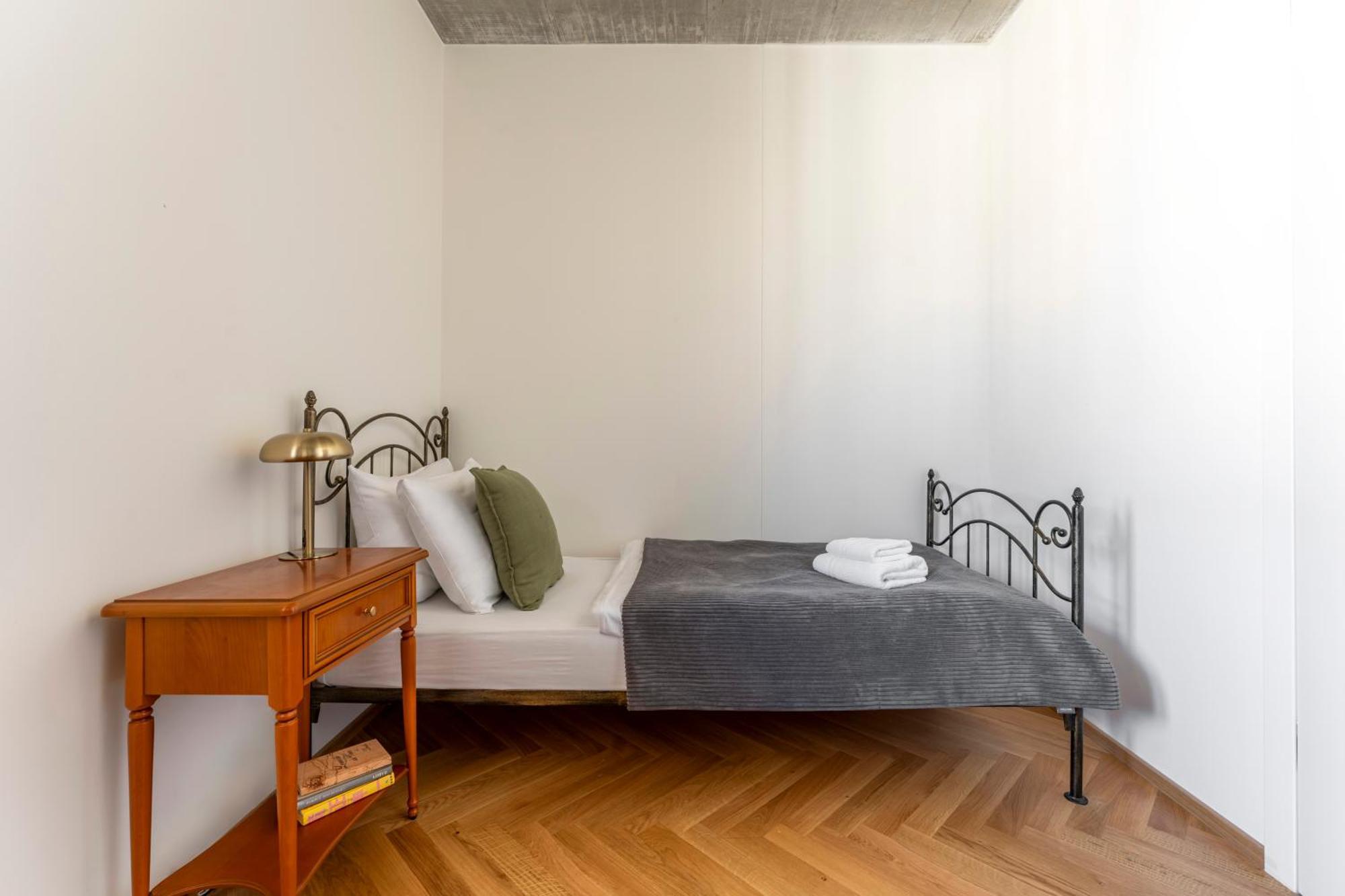 Visit Oomph Apartments Prága Kültér fotó