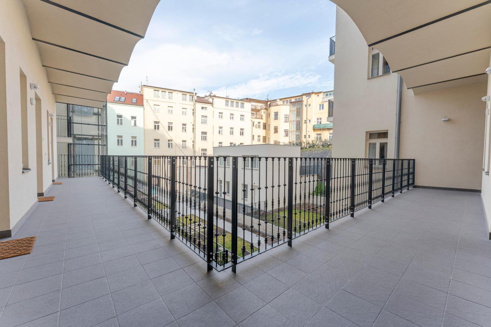 Visit Oomph Apartments Prága Kültér fotó