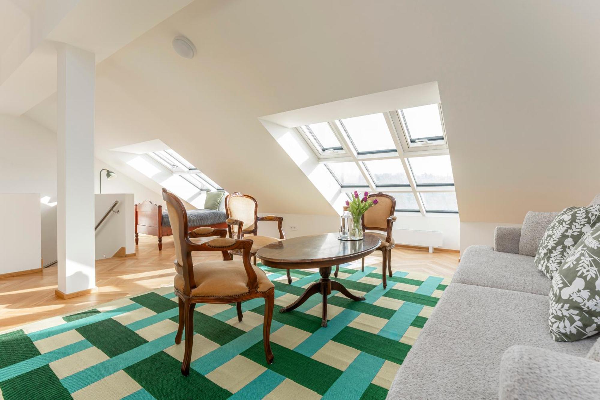 Visit Oomph Apartments Prága Kültér fotó