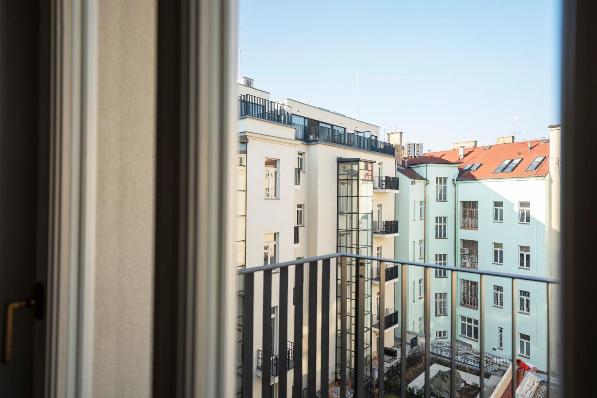 Visit Oomph Apartments Prága Kültér fotó